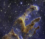 Fotografía divulgada este miércoles por la NASA tomada por el telescopio espacial James Webb donde se aprecian los Pilares de la Creación compuestas por gas y polvo interestelar fresco que a veces se ven semitransparentes en la luz del infrarrojo cercano. (EFE/NASA/ESA/CSA/STScI/Joseph DePasquale/Anton M. Koekemoer/ Alyssa Pagan)