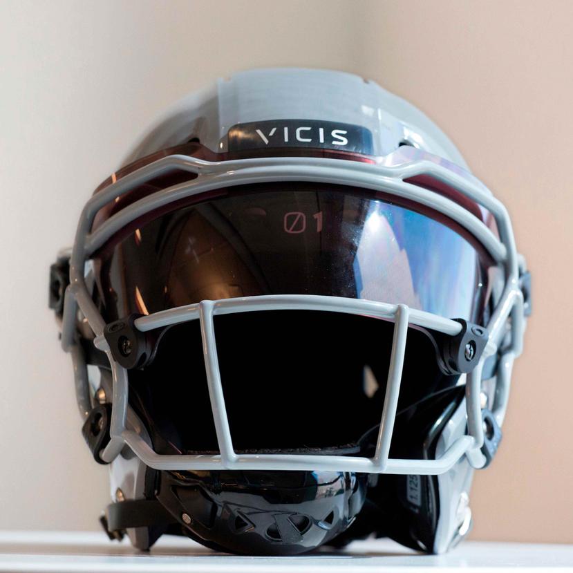 Un casco VICIS Zero1 en exhibición en Nueva York. (AP)