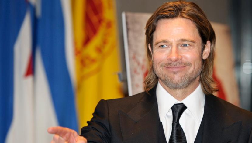 Brad Pitt felicitó a su exesposa y le dio un abrazo. (AP)