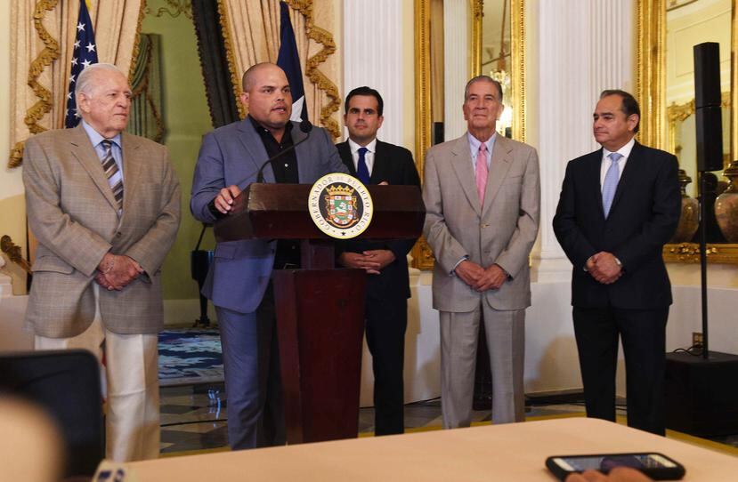 De izquierda a derecha, Carlos Romero Barceló, Iván Rodríguez, Ricardo Rosselló, Pedro Rosselló y Charlie Rodríguez. (Archivo / GFR Media)