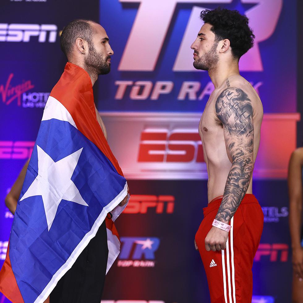 José Pedraza posa junto a Julián Rodríguez tras la ceremonia de pesaje en Las Vegas, como preámbulo a su combate de este sábado.