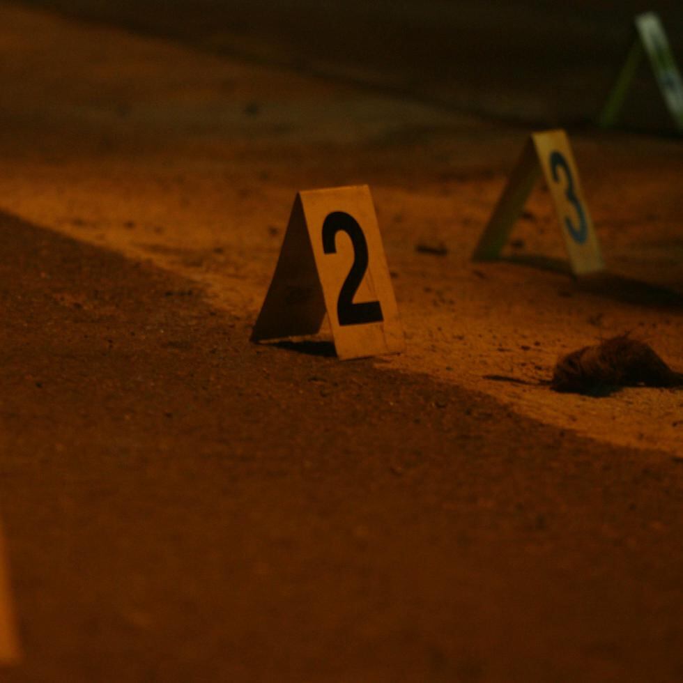 El cadáver baleado de un hombre fue encontrado en los predios de la urbanización Santillana del Mar en Loíza.