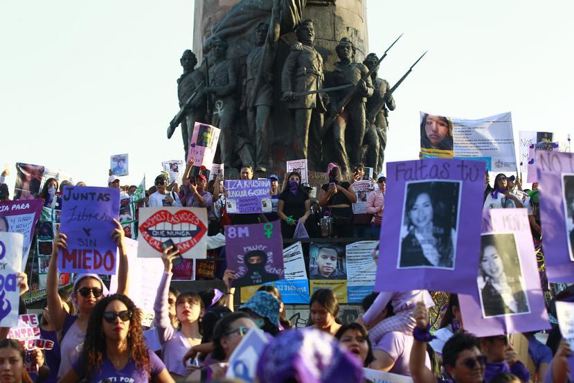 Varias mujeres participan en una marcha con motivo del Día Internacional de la Mujer, en la ciudad de Guadalajara, Jalisco (México). EFE/Francisco Guasco