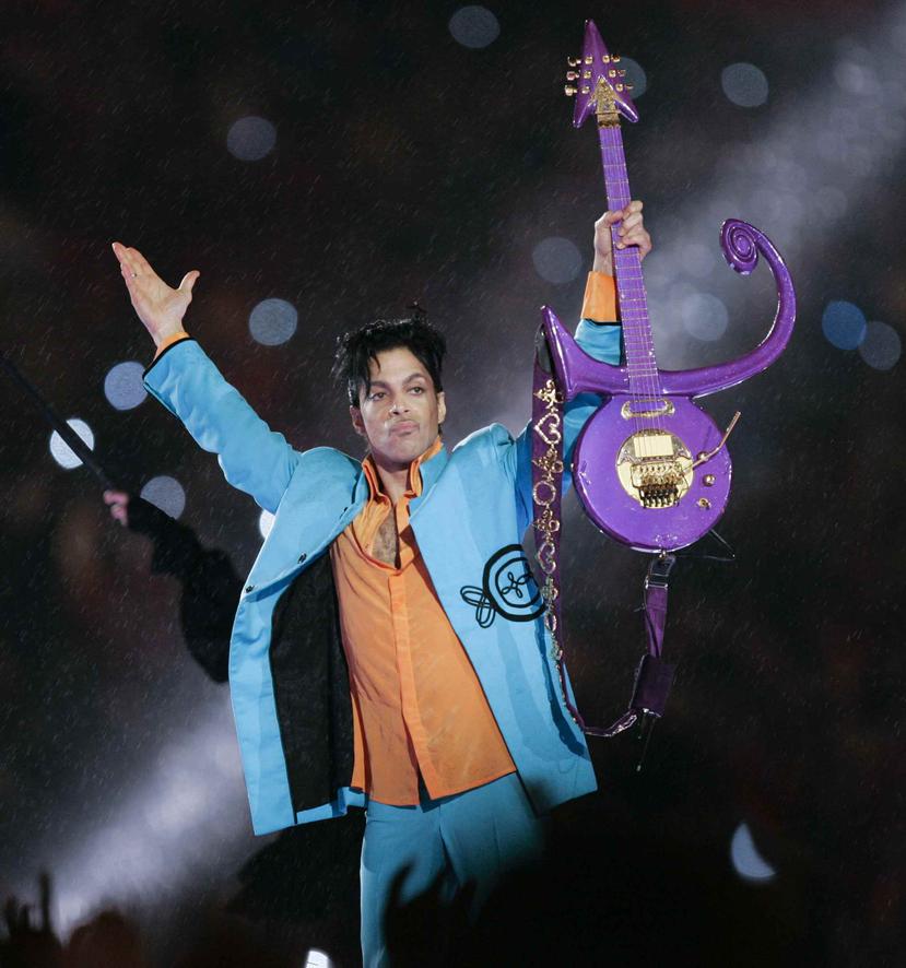 Prince durante su presentación en el espectáculo de medio tiempo del Super Bowl XLI en Miami. (AP/Chris O'Meara)