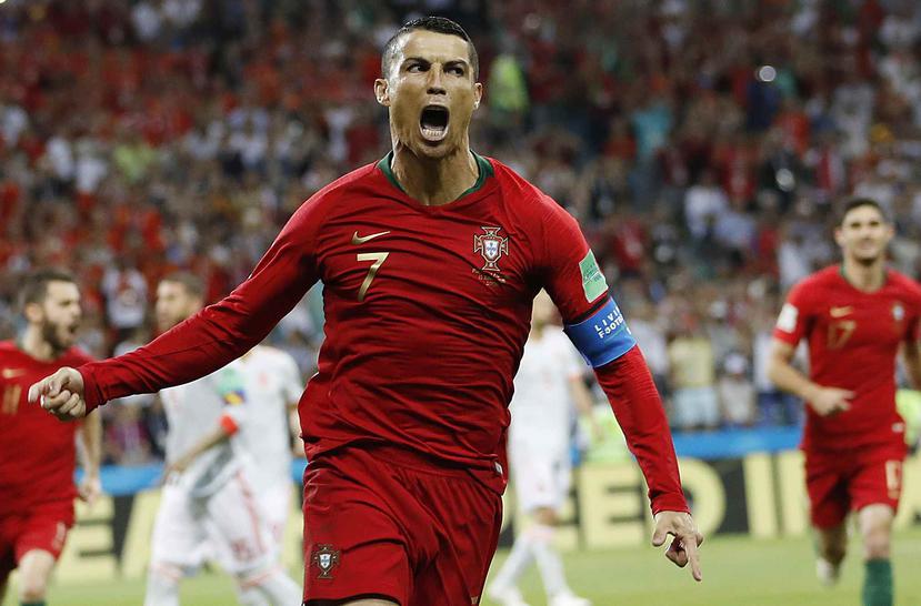 En imagen de archivo del viernes 15 de junio de 2018, el atacante Cristiano Ronaldo festeja luego de anotar por la selección de Portugal en su choque con España por el Grupo B de la Copa del Mundo, en el Estadio Fisht de Sochi, Rusia. (AP)