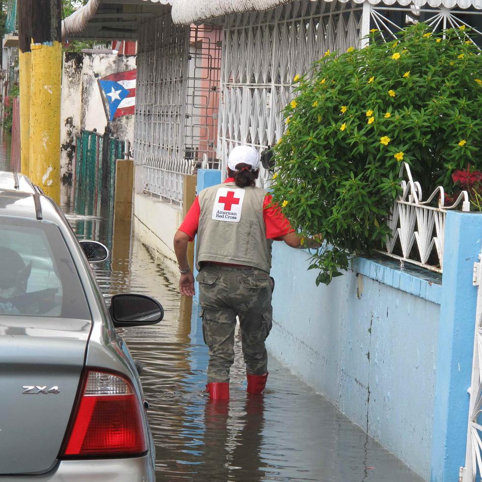 Personal de la Cruz Roja en Puerto Rico.