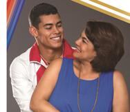 En la portada de la nueva edición de BrandSaver figura el clavadista puertorriqueño Rafael Quintero, que representará a Puerto Rico este verano en la Olimpiadas, junto a su mamá Nerva Díaz. (Suministrada)