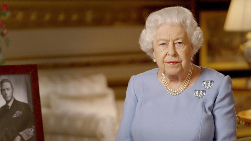La reina ofreció un discurso que fue grabado previamente en la Sala Blanca del castillo de Windsor. (Foto: AP)