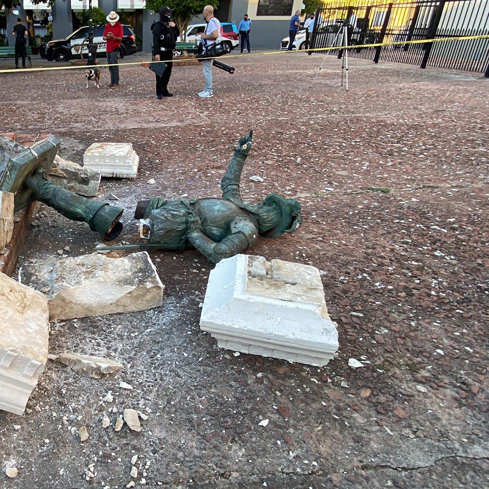 Así quedó la estatua de Juan Ponce de León en el Viejo San Juan.