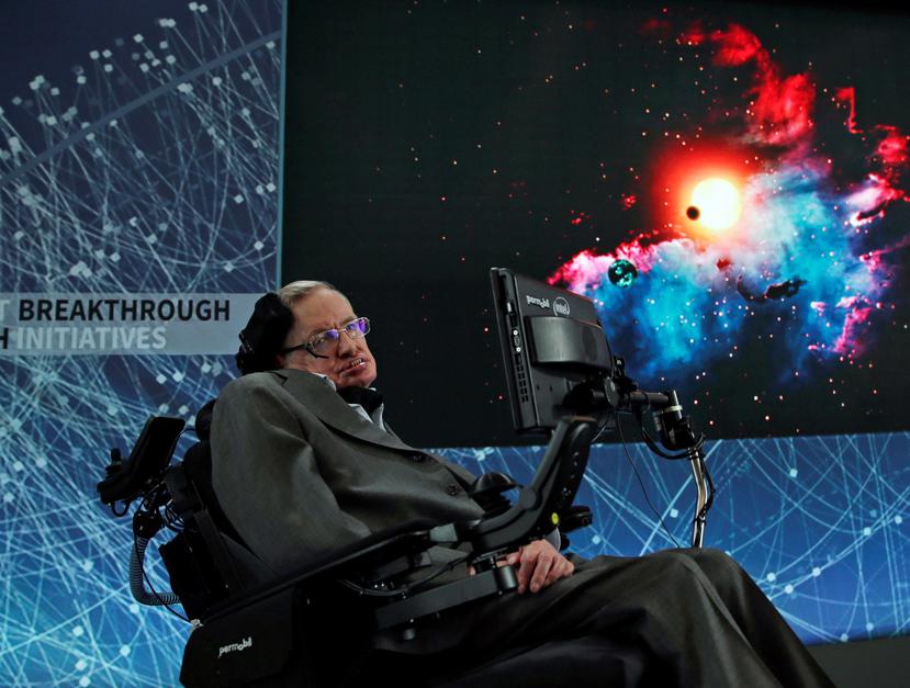 El científico británico Stephen Hawking atiende una rueda de prensa en el One World Trade Center, en Nueva York, Estados Unidos, 12 de abril de 2016.  (EFE)