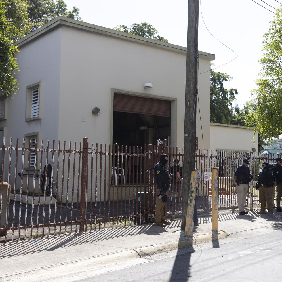 El viernes pasado, vecinos de Santurce y líderes políticos se manifestaron frente a la casa de bombas de la avenida De Diego, que cuenta con solo una de las cuatro bombas en operación.