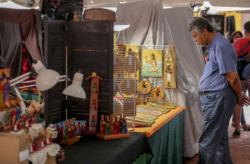 Este año se espera la participación de 400 artesanos y artesanas del país en las Fiestas de la Calle San Sebastián, según datos provistos por el director del ICP. (Archivo)