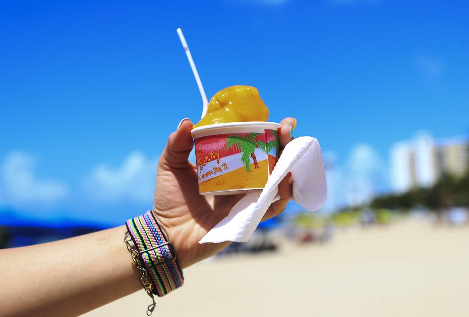 Los fans en el área de la playa Alambique disfrutaron helados gratis hasta las 4:00 p.m.