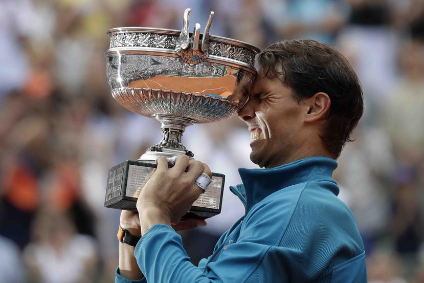 El tenista Rafael Nadal celebra el histórico triunfo. (AP)
