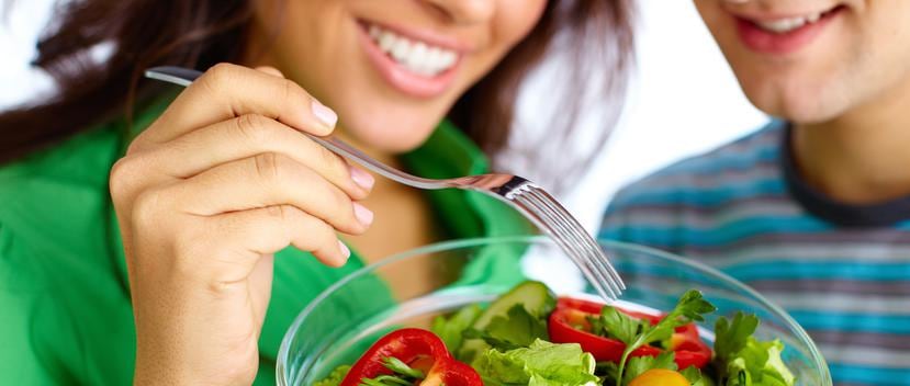 Las frutas y los vegetales tienen antioxidantes y fotoquímicos que pueden beneficiar la fertilidad. (Shutterstock)