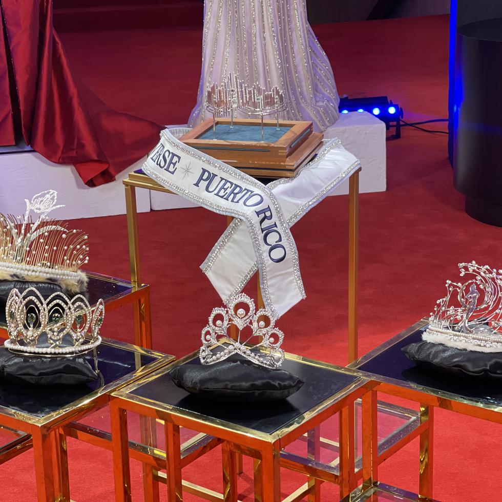 La primera corona oficial de Miss Universe Puerto Rico se diseñó en el 1970.