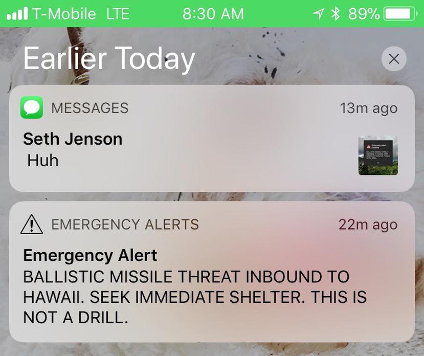 Esta imagen de la pantalla de un celular muestra una falsa alarma de un ataque con un misil balístico que fue enviada por error por la Agencia de Emergencias de Hawái el sábado 13 de enero del 2018. (AP / Marco García)