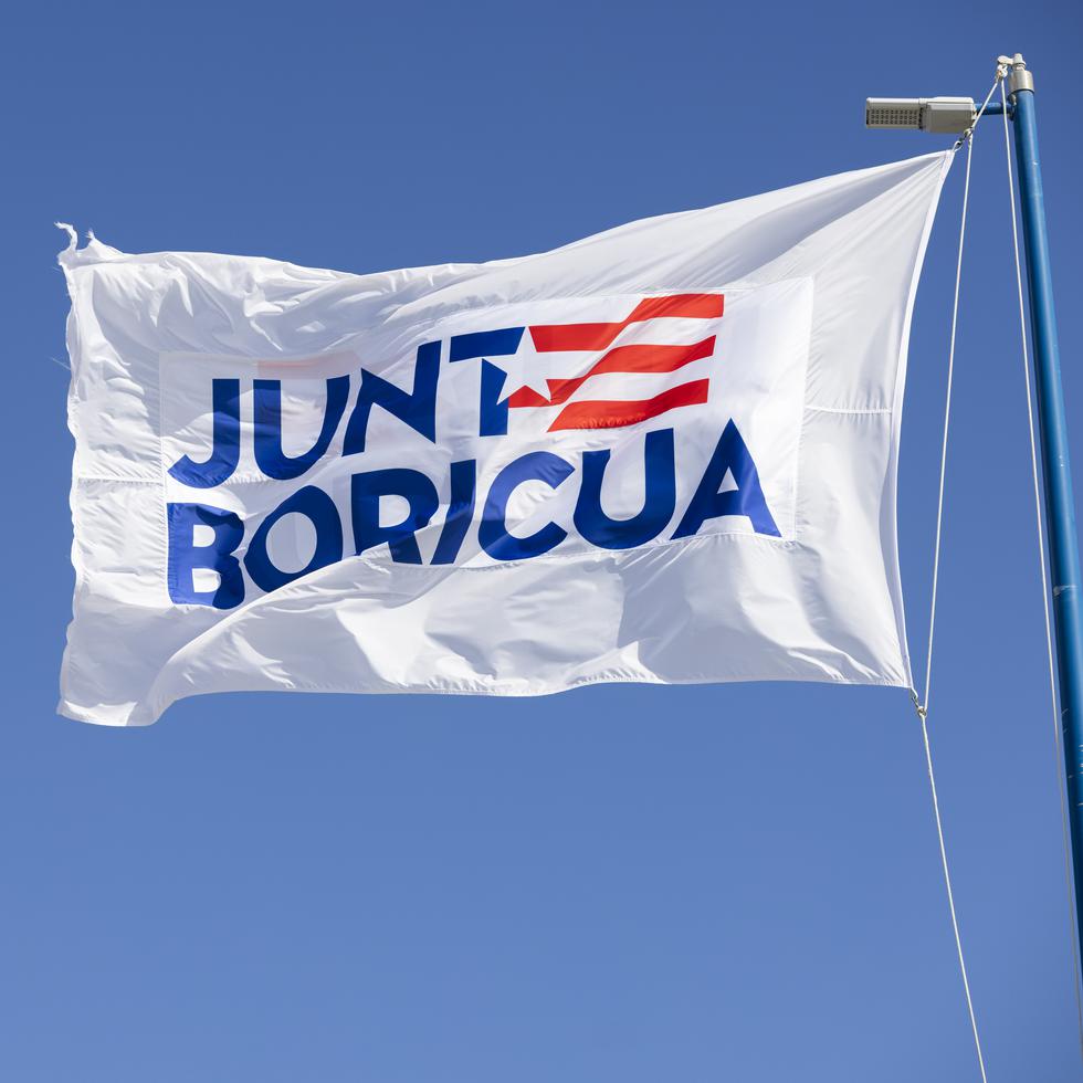 La bandera del Junte Boricua se sumó a otras que ondean en el Puente Teodoro Moscoso.
FOTO POR: josian.bruno@gfrmedia.com
Josian Bruno / GFR Media