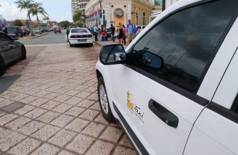 Varios taxistas entrevistados en la ciudad amurallada admitieron que son más estrictos con los pasajeros locales y cuando los llevan tienden a hacerles muchas preguntas. (Captura)