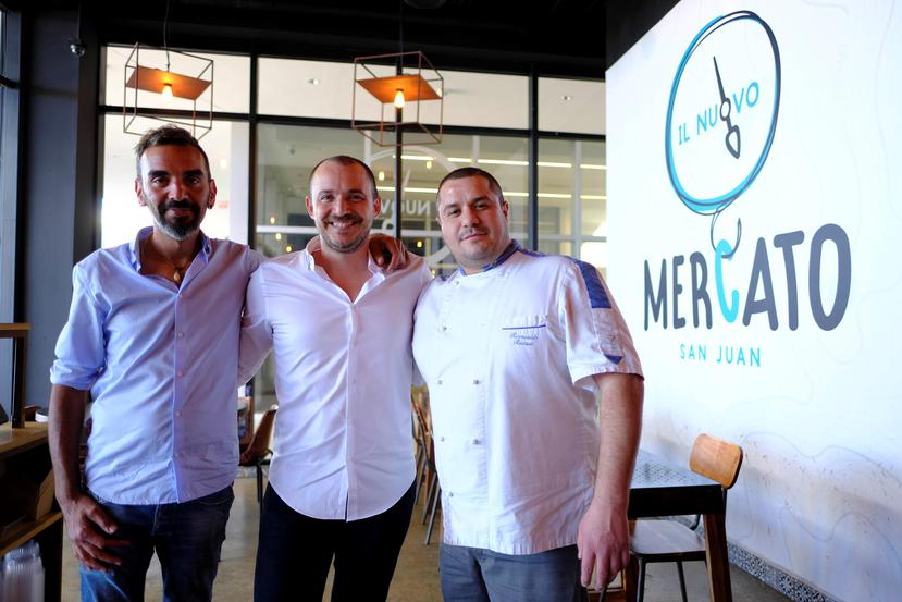 Fabio Vannini, Roberto Betturi y Romualdo Rizzuti, ejecutivos de Il Nuovo Mercato. Abajo, el Prosecco Bar.