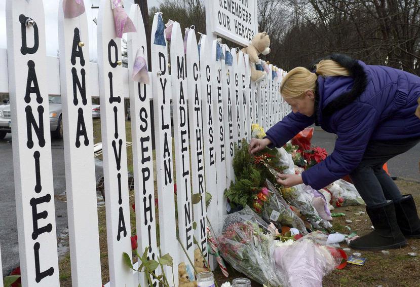 En la masacre de la escuela Sandy Hook en Newtown, Connecticut, murieron 26 personas, la mayoría niños. (The Associated Press)