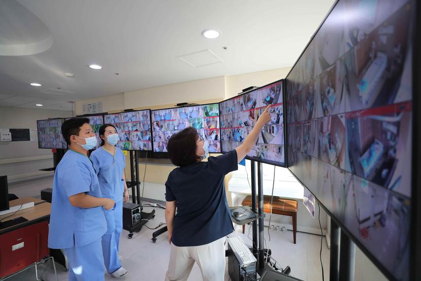 Expertos en Corea del Sur monitorean pacientes. (Agencia EFE)