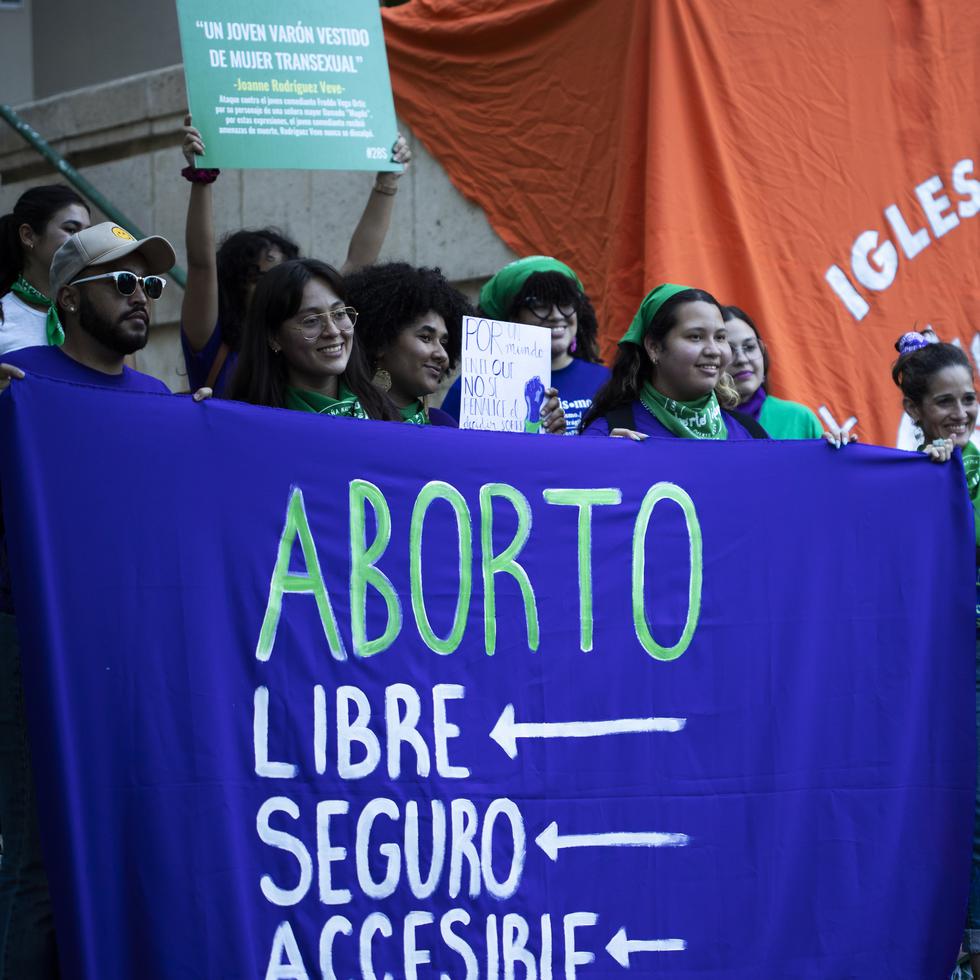 La Fortaleza informó que el gobernador Pedro Pierluisi “ve con buenos ojos” que el Departamento de Salud evalúe el protocolo. En la foto, una manifestación por el Día Mundial del Aborto Libre.