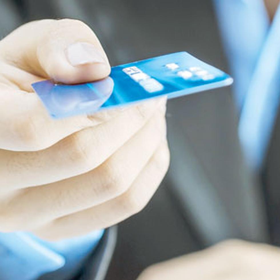 Expertos recomiendan que no se utilicen las tarjetas de crédito para gastos ordinarios.