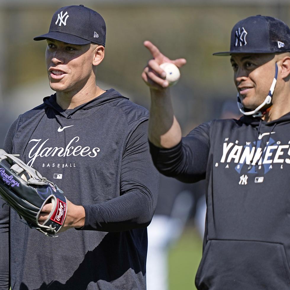 Aaron Judge (izquierda) y Giancarlo Stanton han estado fuera de la alineación de los Yankees.