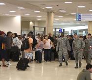 Tras el paso del huracán María, las filas en el aeropuerto internacional han sido la orden del día.