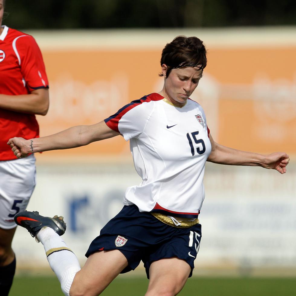 Megan Rapinoe, of the United States, shoots to score the opening goal against Norway during their Algarve Cup women's soccer third round match Monday, March 9 2009, in Ferreiras, southern Portugal. (AP Photo/Armando Franca)