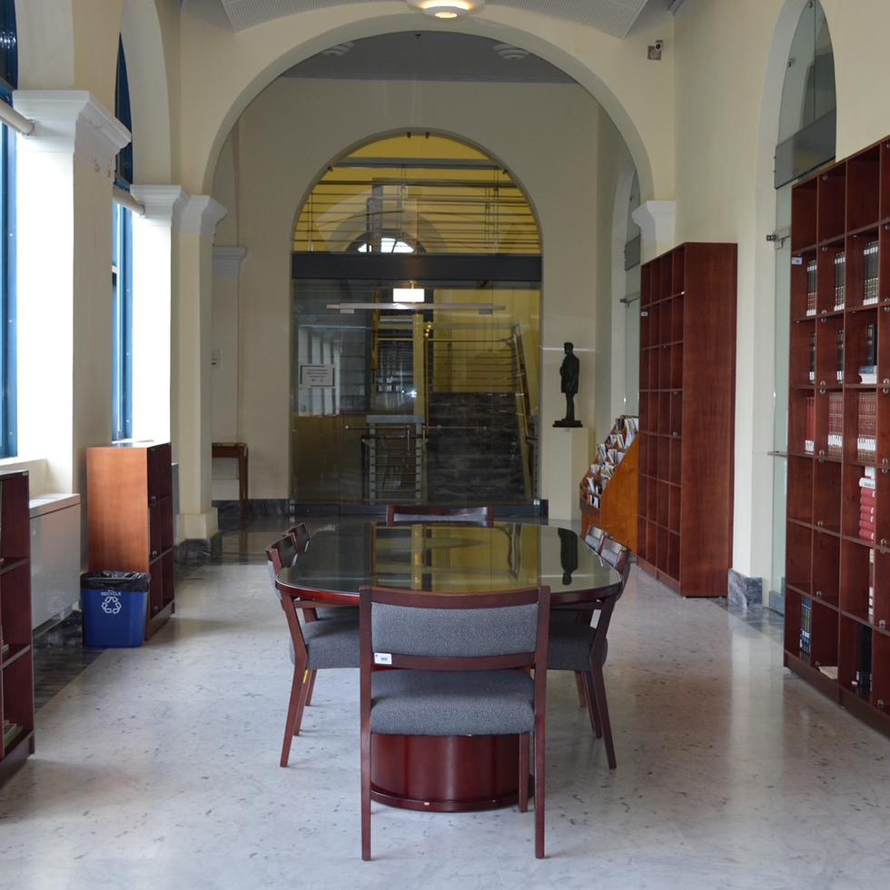 La exhibición es una muestra del acervo bibliográfico de esta importante institución y su evolución desde que fue establecida como Biblioteca General en 1967 hasta convertirse en la Biblioteca Nacional actual.