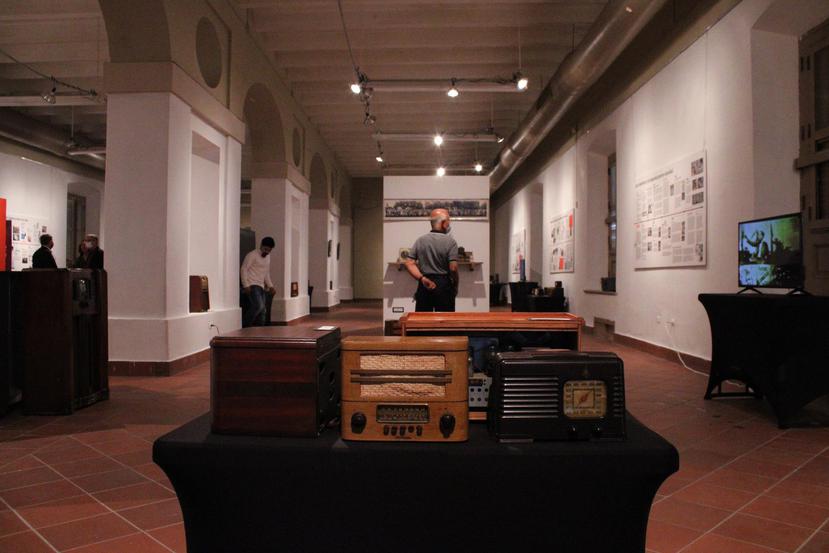 Part of the sample of the exhibition of the centenary of the radio in Puerto Rico in the Ballajá Barracks.
