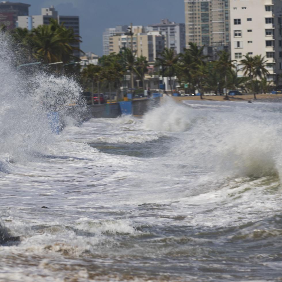 Imagen de archivo de un evento de marejadas que produjo oleaje entre los 10 a 15 pies en la costa de San Juan.