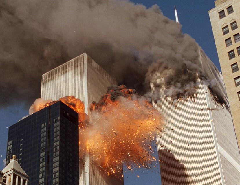 Tras 17 minutos del primer suceso, un Boeing 767 de United Airlines se estrelló a las 9:03 a.m. entre los pisos 77 y 85 de la Torre Sur del World Trade Center.