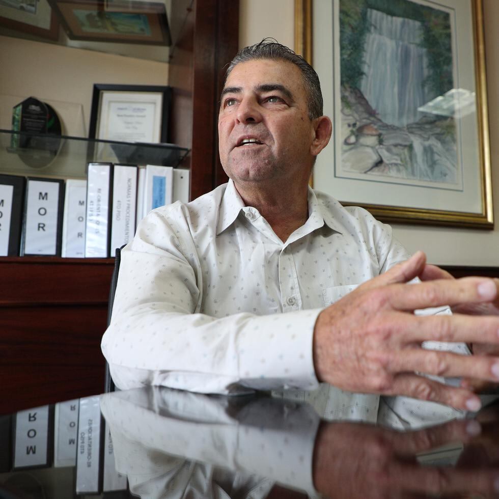 E alcalde de Vega Altal, Oscar Santiago, tiene 20 días para presentar su defensa a las alegaciones de la querella, tras un referido por la Legislatura Municipal.