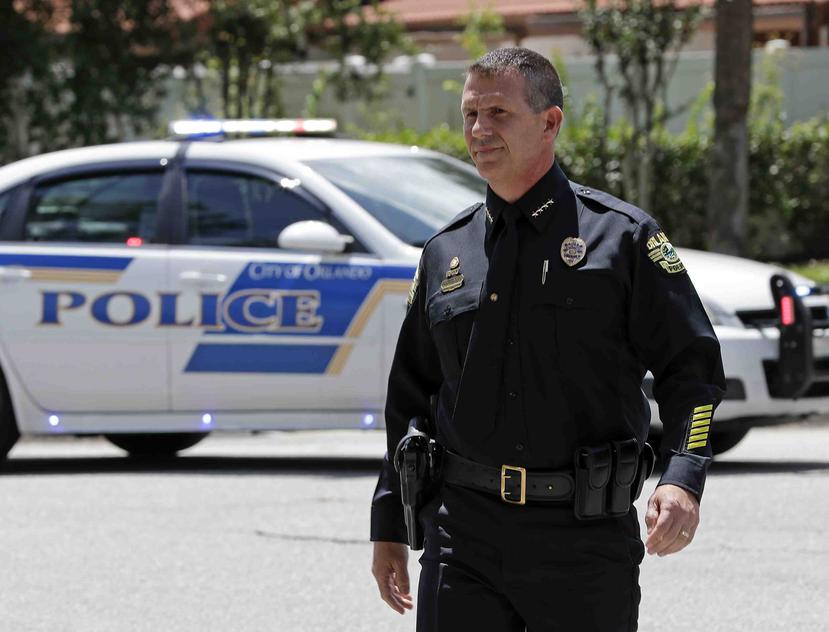 El jefe de la Policía de Orlando, John Mina, acudió a la escena. (AP)