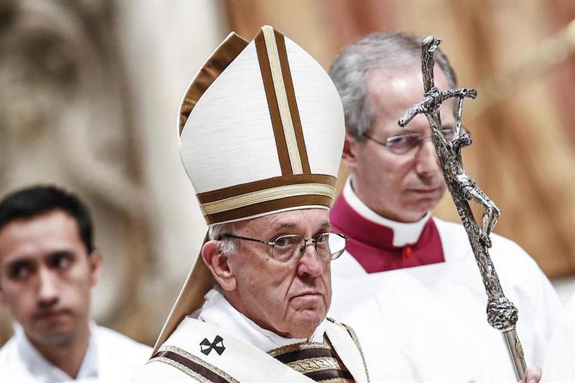 Al papa Francisco le preocupa la situación de los menores obligados a tomar las armas. (EFE)