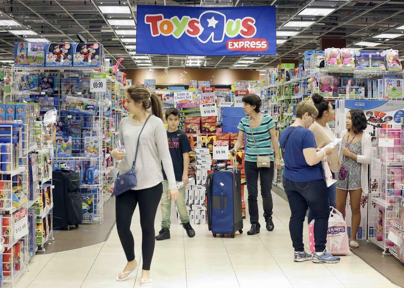 Toys R Us tiene unos 1,600 establecimientos. (AP)