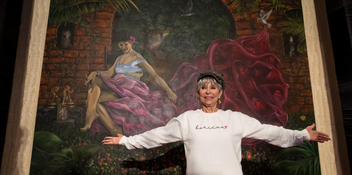 Rita Moreno llora al ser sorprendida con pintura en Puerto Rico