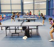 Los tenismesistas nacionales entrenaron hoy en las instalaciones en San Salvador.