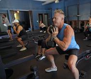 Un plan de ejercicios puede ayudar a evitar enfermedades relacionadas al sedentarismo y sobrepeso.