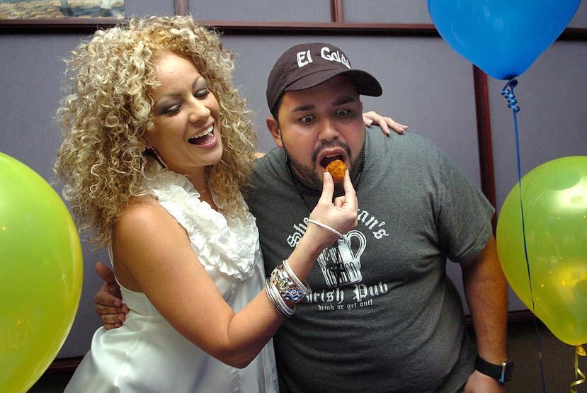 Angelique Burgos y Jorge Pabón comenzaron a trabajar juntos en el 2008 en el programa radial "El Goldo y la Pelúa". 