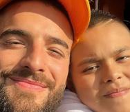 Fotografía que compartió hoy en sus "stories" el cantante Maluma junto al pequeño Bastian, quien falleció a causa de su padecimiento de cáncer.