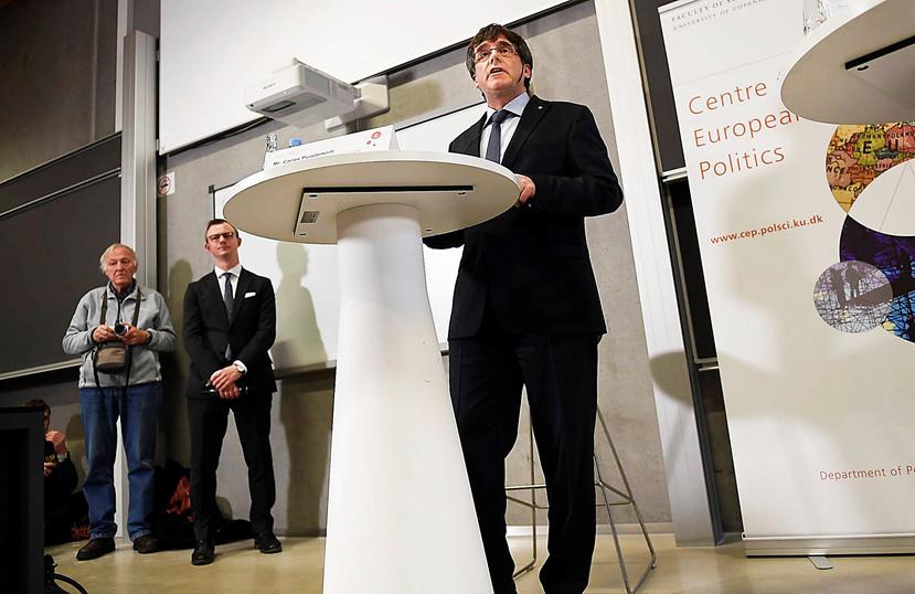 El expresidente catalán Carles Puigdemont participa en un coloquio organizado por la Universidad de Copenhague, Dinamarca (EFE / Tariq Mikkel Khan).