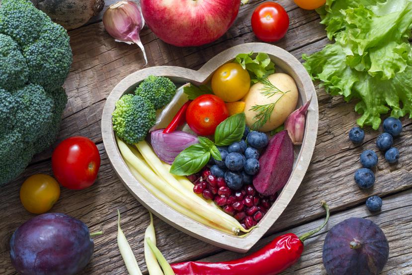 Para crear un patrón de alimentación saludable que beneficie el corazón es bien importante visitar a un nutricionista para que se pueda adaptar esa alimentación al estilo de vida de cada persona.