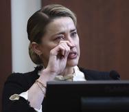 La actriz Amber Heard testifica en el Tribunal de Circuito del Condado de Fairfax, en Fairfax, Virginia.