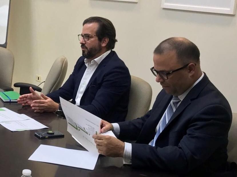 Desde la izquierda, Alberto Cordero, presidente del Puerto Rico IT Cluster, y Manuel Laboy, secretario de Desarrollo Económico y Comercio. (Suministrada)