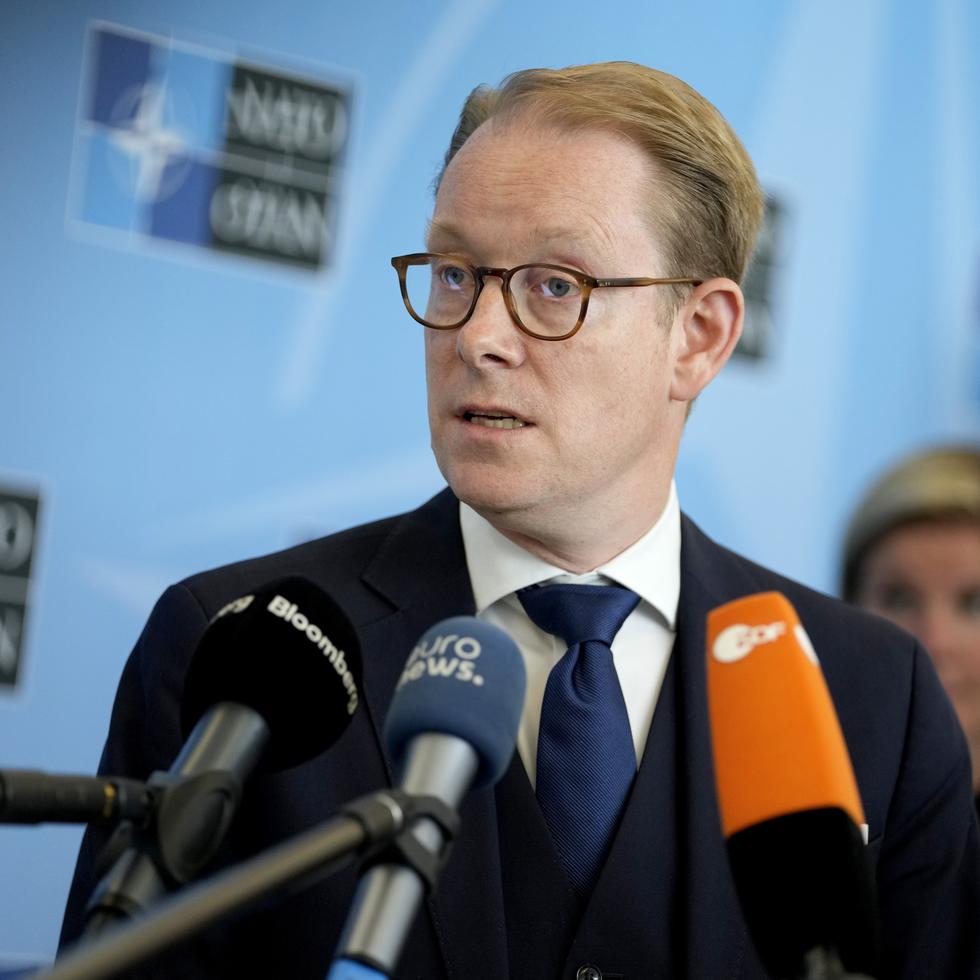 El ministro sueco del Exterior, Tobias Billstrom, habla en conferencia de prensa en la sede de la OTAN en Bruselas, el jueves 6 de julio de 2023.