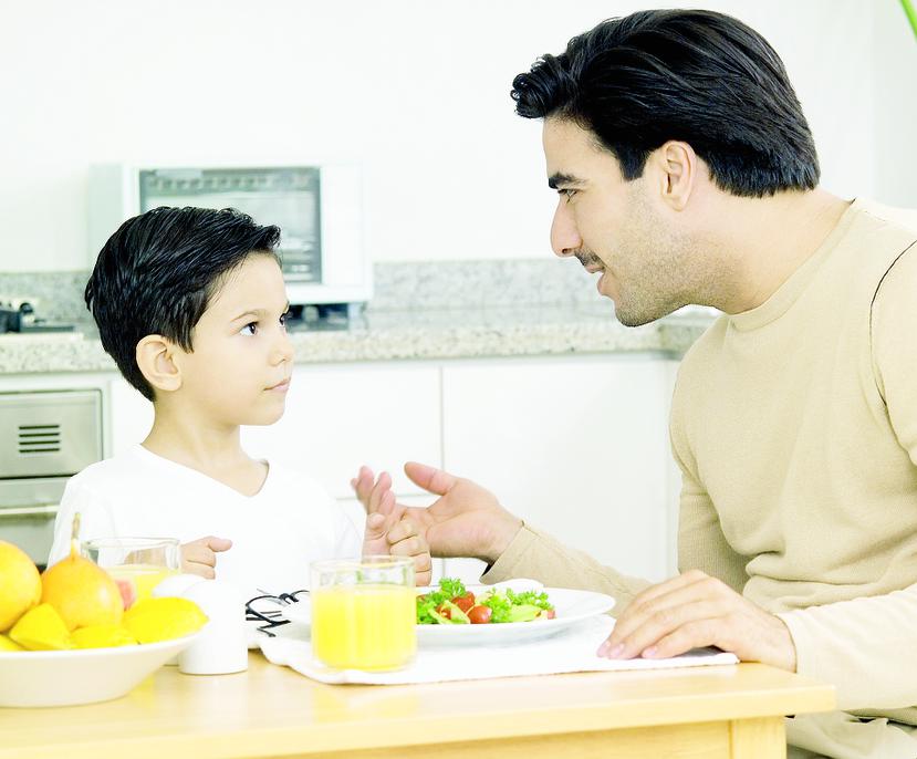 Un padre que respeta y apoya a su pareja en la crianza, contribuye a un ambiente familiar armonioso.